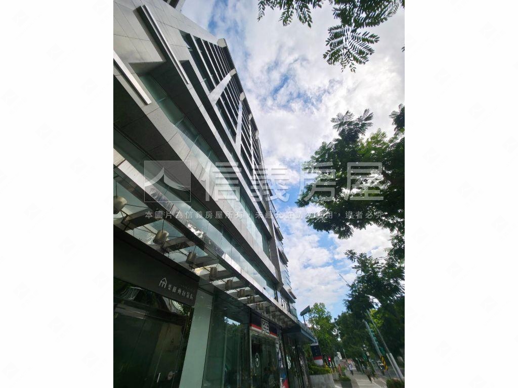 忠孝新生｜商業區寬店面房屋室內格局與周邊環境