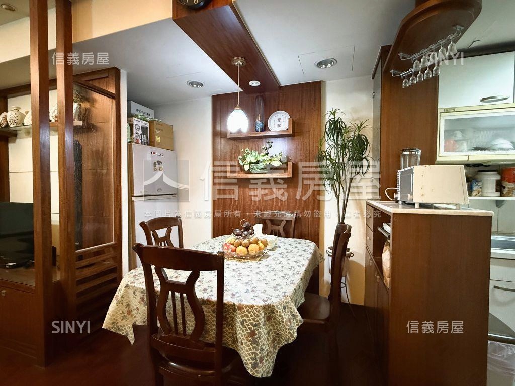 百達翡翠美三房房屋室內格局與周邊環境