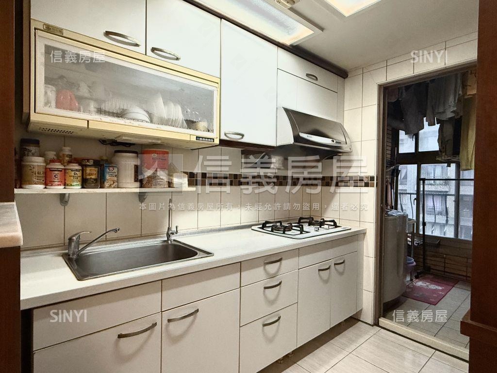 百達翡翠美三房房屋室內格局與周邊環境