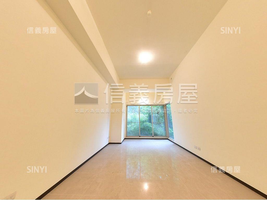 台北人庭院戶雙坡平車位房屋室內格局與周邊環境