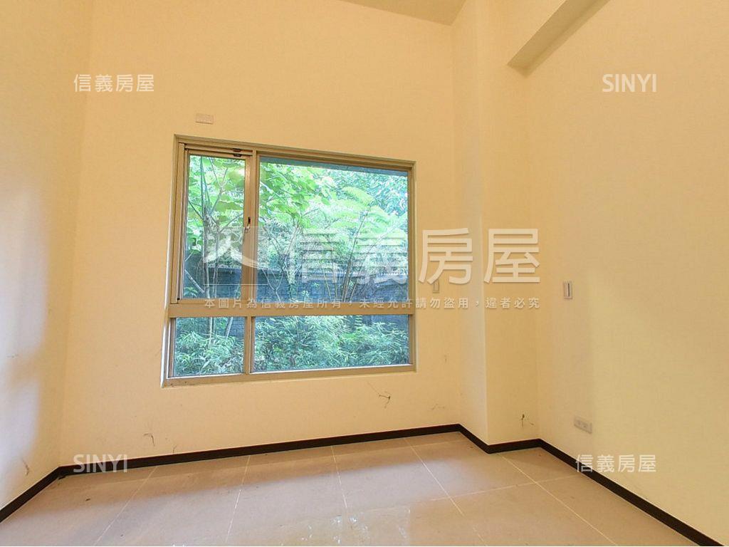 台北人庭院戶雙坡平車位房屋室內格局與周邊環境