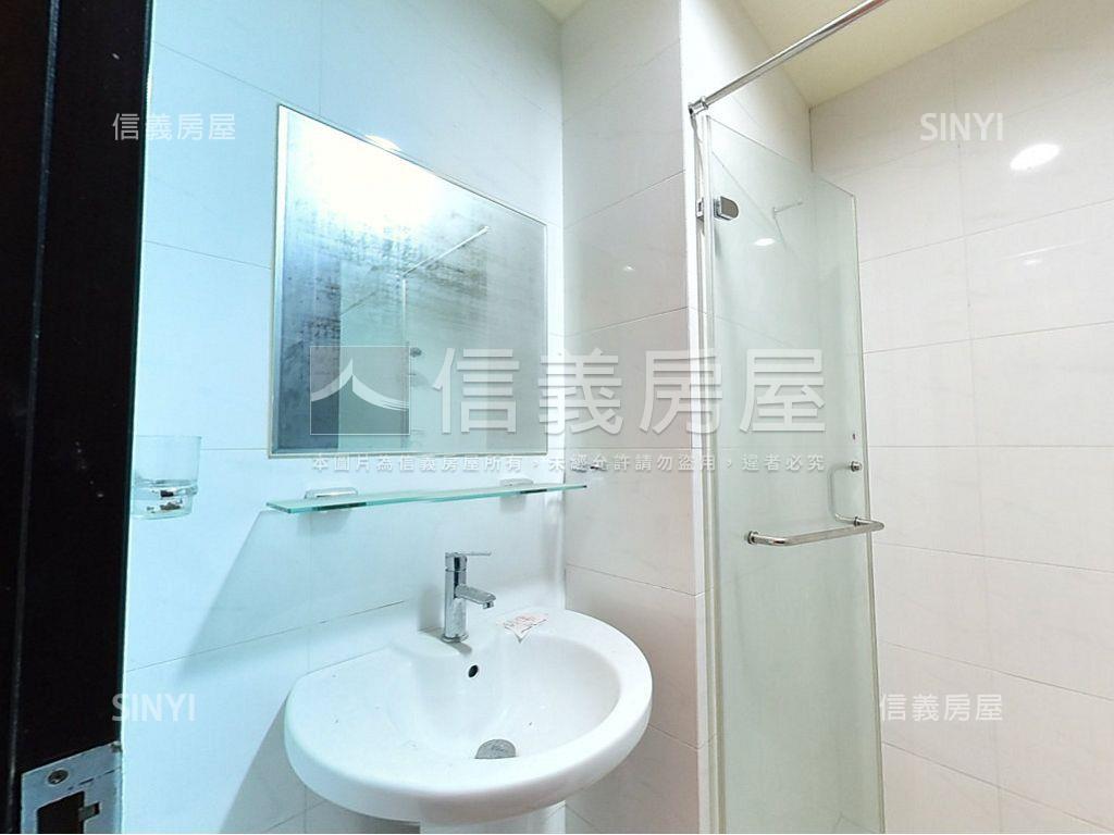 台北人庭院戶雙坡平車位房屋室內格局與周邊環境