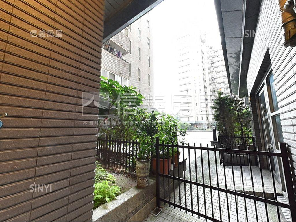 台北人庭院戶雙坡平車位房屋室內格局與周邊環境