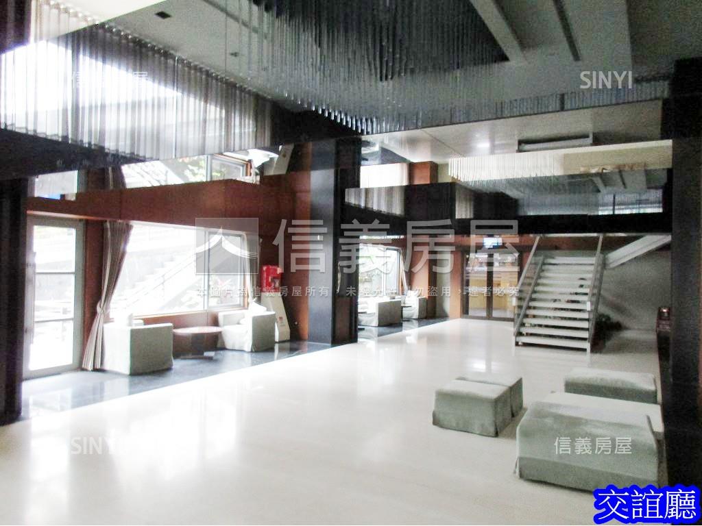 台北人庭院戶雙坡平車位房屋室內格局與周邊環境