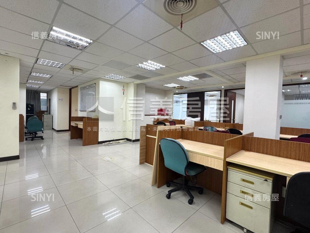 竹林霸氣三角窗房屋室內格局與周邊環境