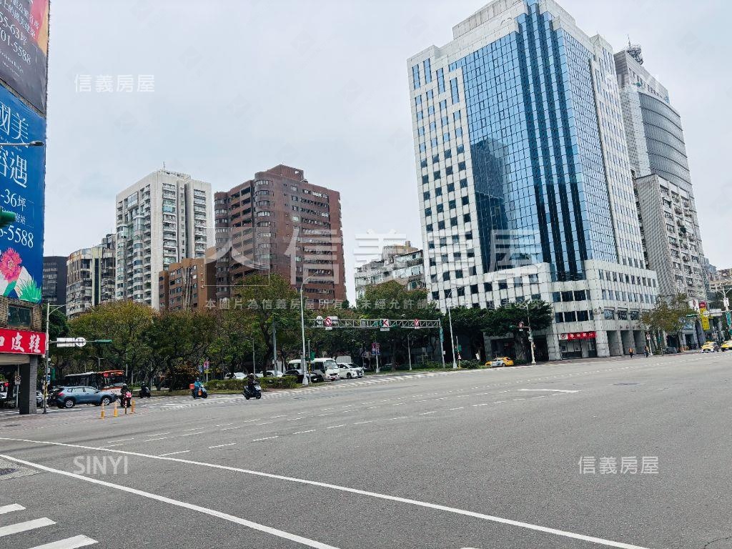 德意的一天＿捷運高樓管理房屋室內格局與周邊環境