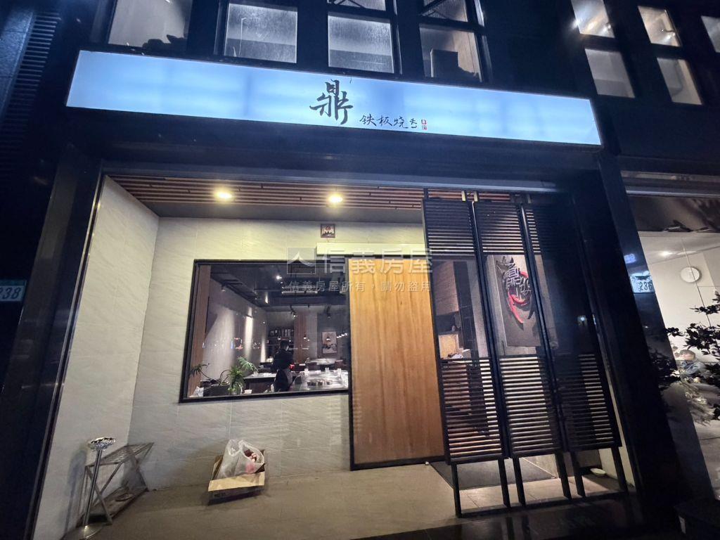 正文化二路燙金質感店面房屋室內格局與周邊環境