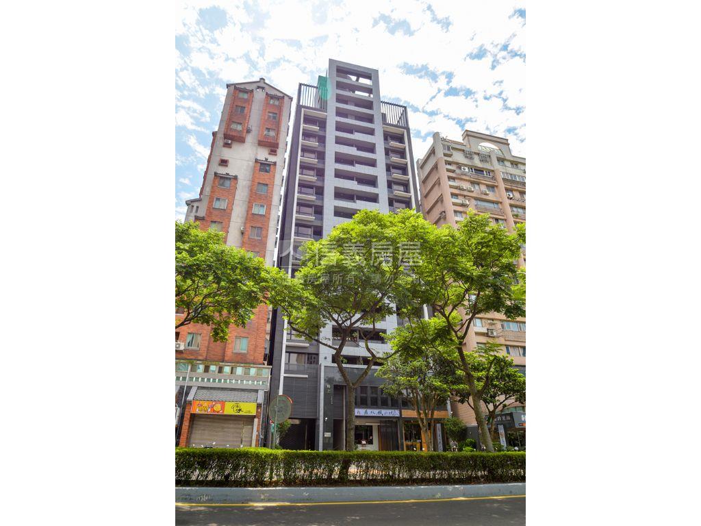 正文化二路燙金質感店面房屋室內格局與周邊環境