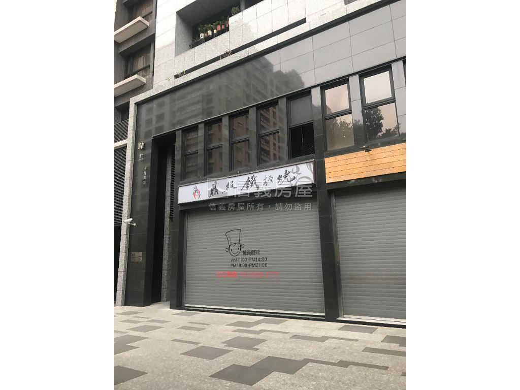 正文化二路燙金質感店面房屋室內格局與周邊環境