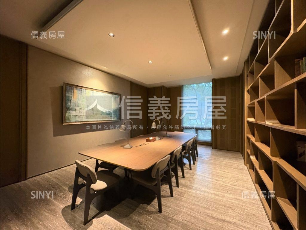 龍寶，高質感四房平車房屋室內格局與周邊環境