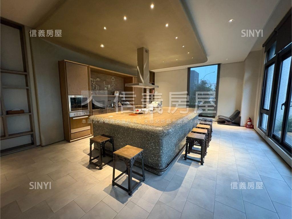 龍寶，高質感四房平車房屋室內格局與周邊環境