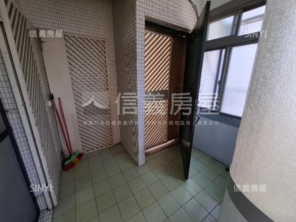 捷運全面採光漂亮公寓房屋室內格局與周邊環境