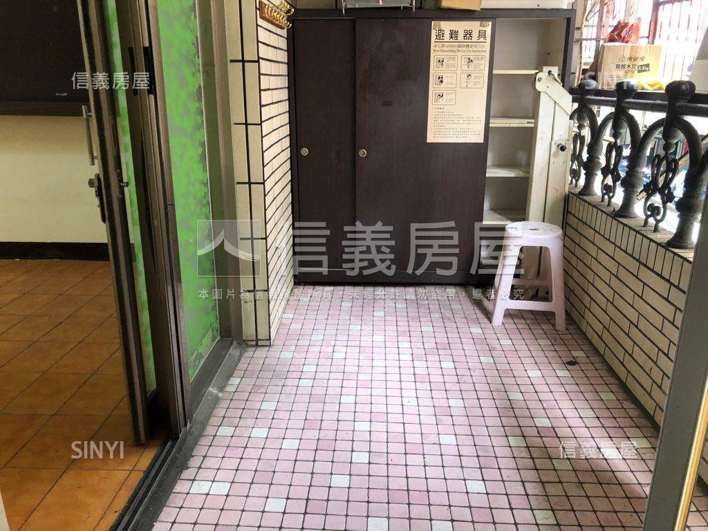 亞東捷運公寓二樓房屋室內格局與周邊環境