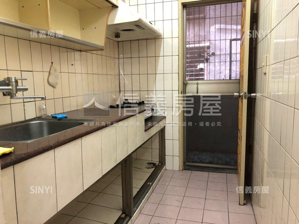 亞東捷運公寓二樓房屋室內格局與周邊環境