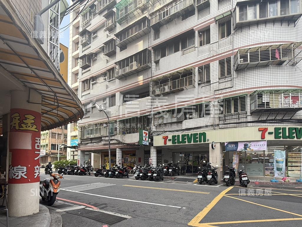【長壽街】稀有三角窗店面房屋室內格局與周邊環境