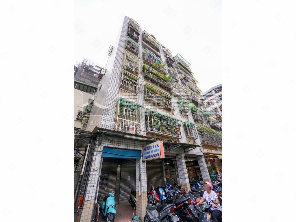 【長壽街】稀有三角窗店面房屋室內格局與周邊環境