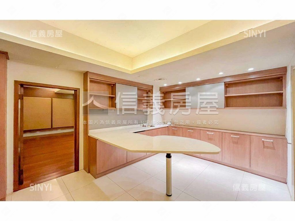 台中七期電梯別墅市鎮之星房屋室內格局與周邊環境