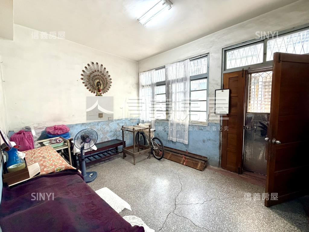 必看楠梓車站熱鬧透天房屋室內格局與周邊環境