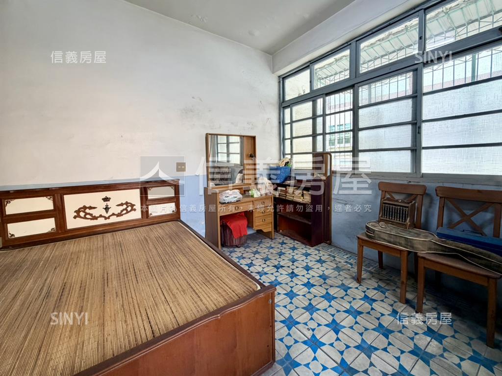 必看楠梓車站熱鬧透天房屋室內格局與周邊環境