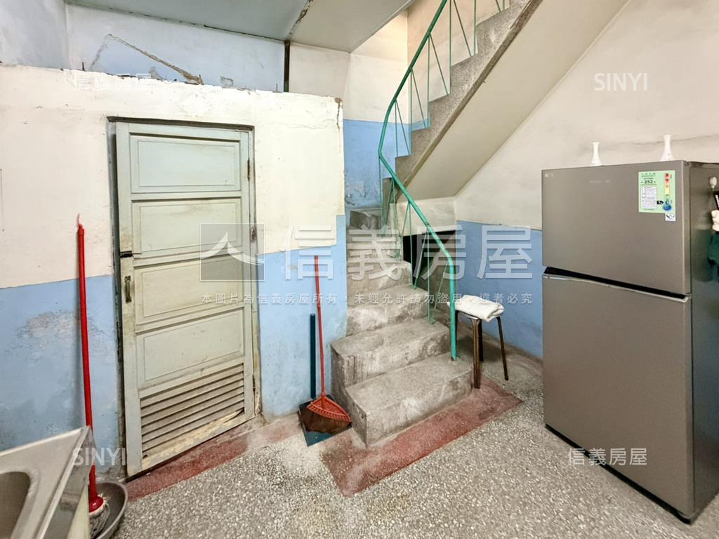 必看楠梓車站熱鬧透天房屋室內格局與周邊環境