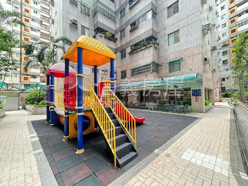看過來三房機上車位房屋室內格局與周邊環境
