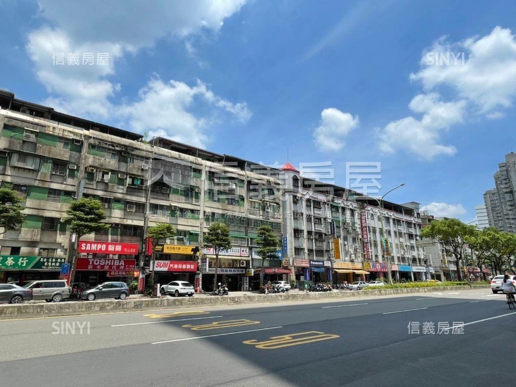 大坪林捷運旁大面寬金店面房屋室內格局與周邊環境