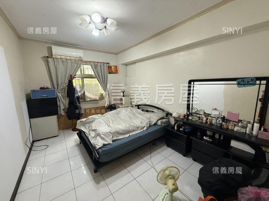 ★區公所捷運華廈三房車位房屋室內格局與周邊環境