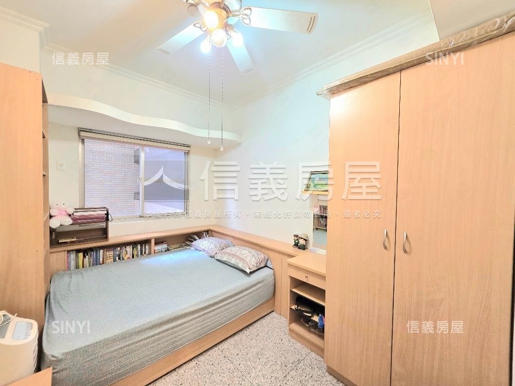 惠文國小學區四房雙平車位房屋室內格局與周邊環境