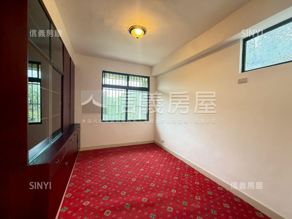 新店僑信路透天誠售房屋室內格局與周邊環境