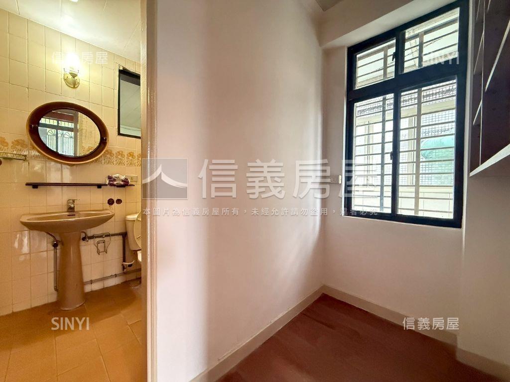 新店僑信路透天誠售房屋室內格局與周邊環境