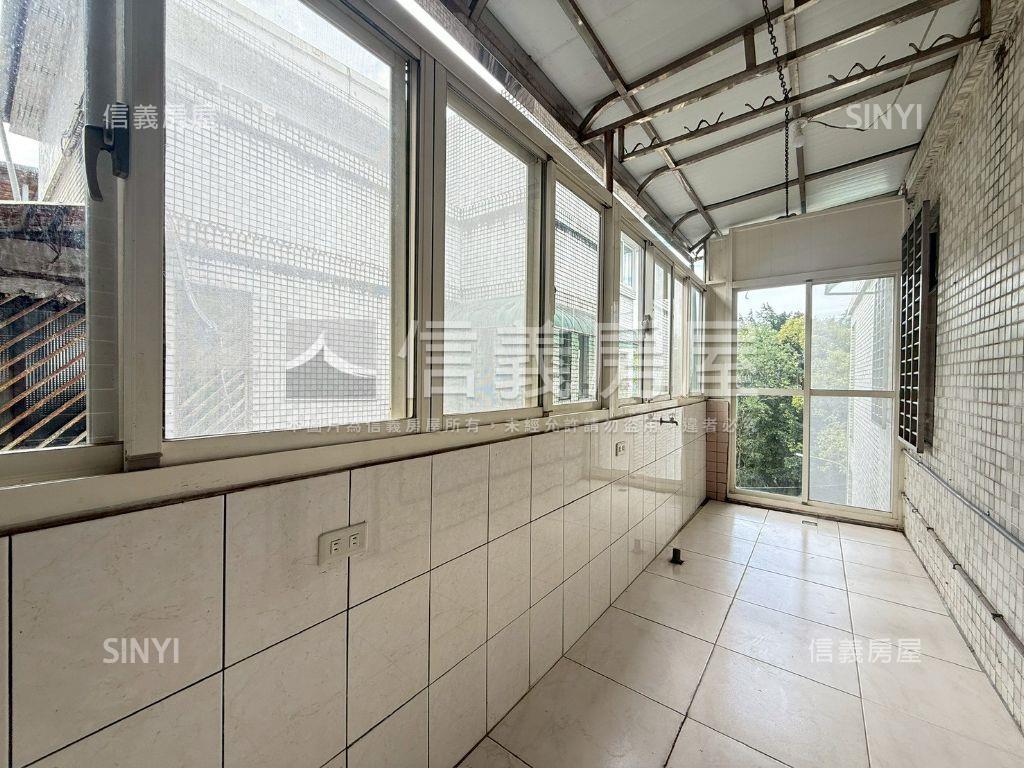 新店僑信路透天誠售房屋室內格局與周邊環境