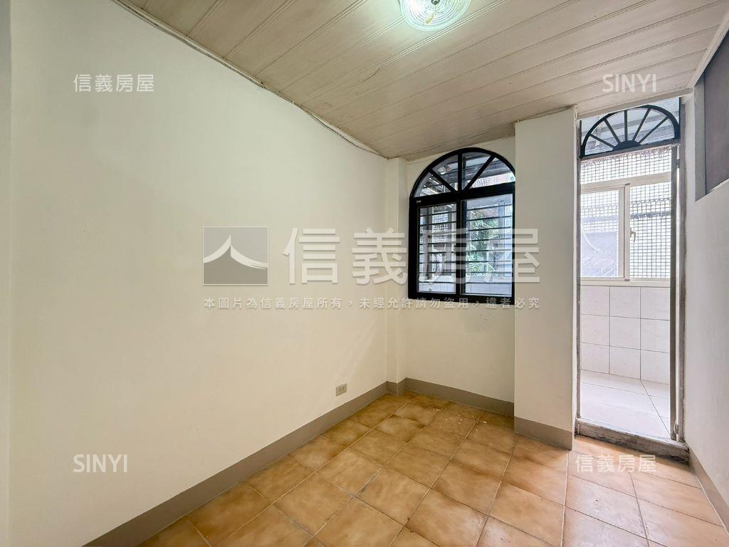 新店僑信路透天誠售房屋室內格局與周邊環境