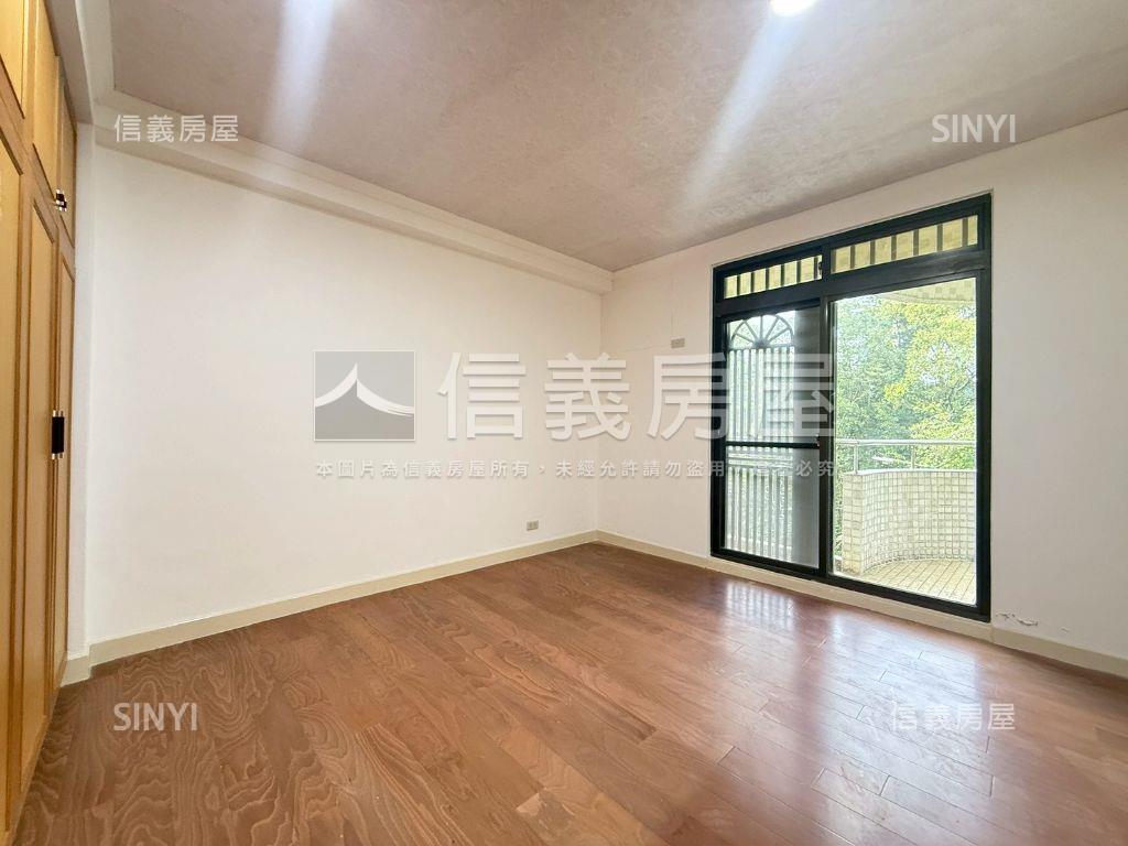 新店僑信路透天誠售房屋室內格局與周邊環境