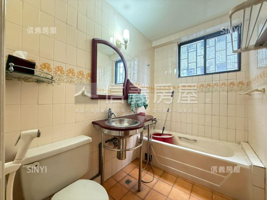 新店僑信路透天誠售房屋室內格局與周邊環境