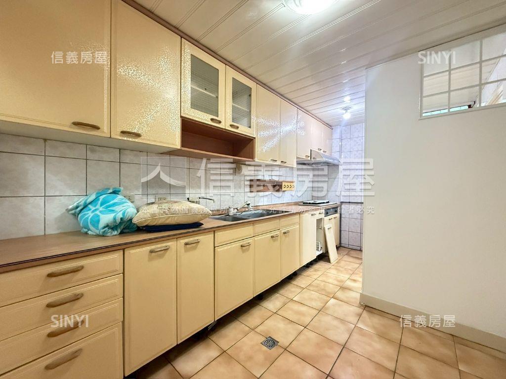 新店僑信路透天誠售房屋室內格局與周邊環境