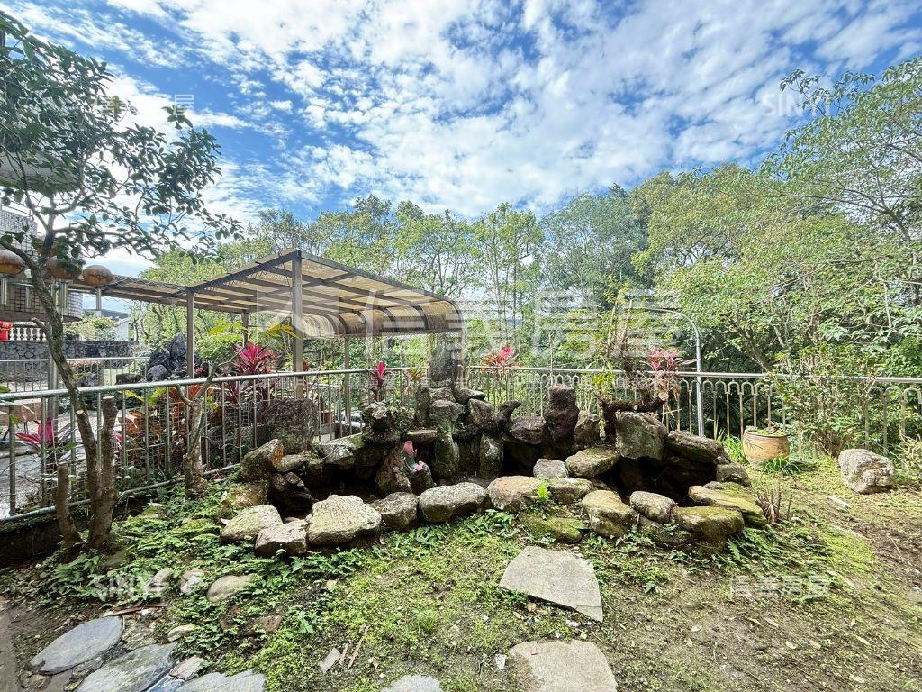 新店僑信路透天誠售房屋室內格局與周邊環境