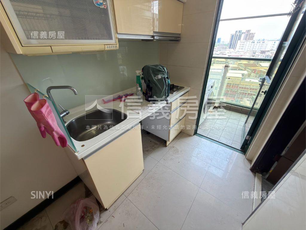 低總價稀有釋出電梯套房房屋室內格局與周邊環境