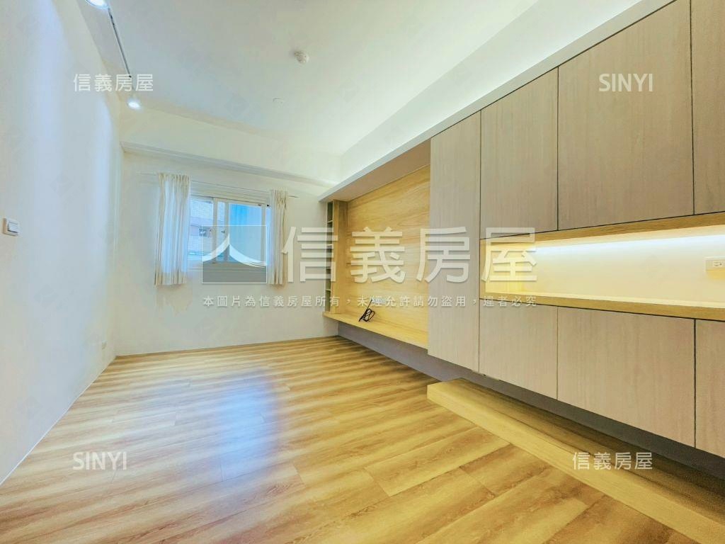 近車站世貿美妝２房房屋室內格局與周邊環境