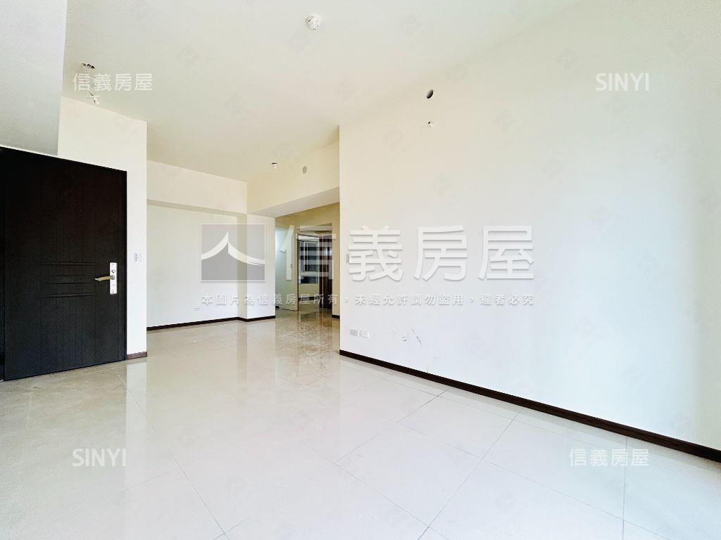 藍天白雲靜巷高樓三房房屋室內格局與周邊環境