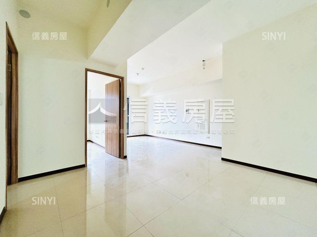 藍天白雲靜巷高樓三房房屋室內格局與周邊環境