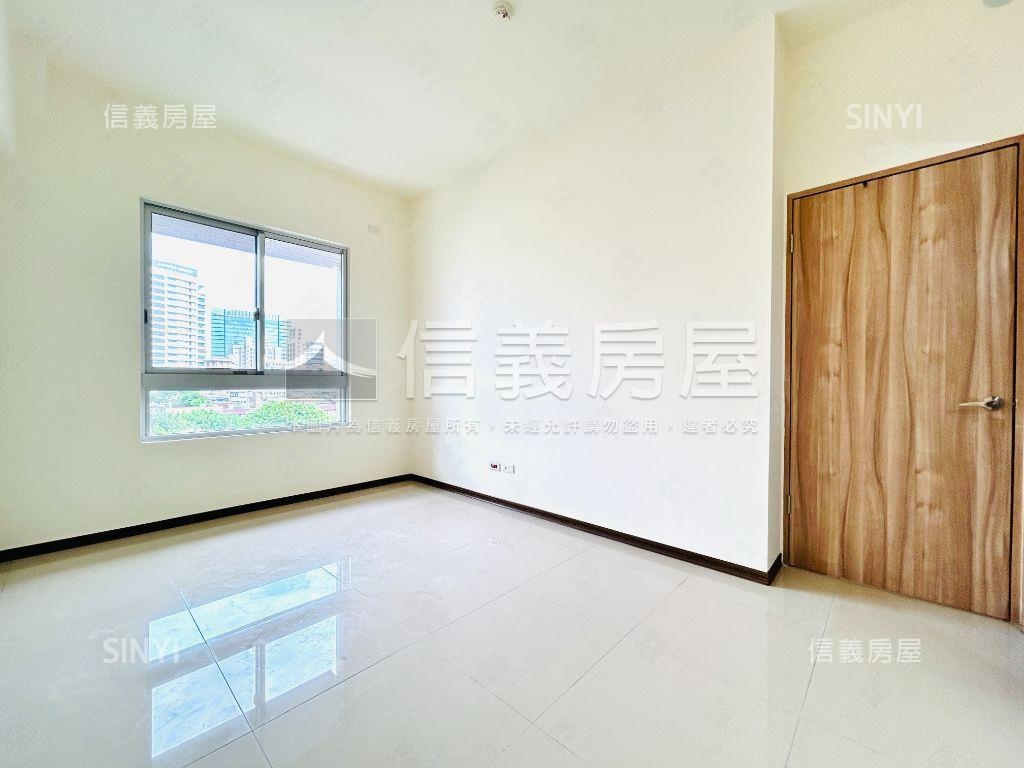 藍天白雲靜巷高樓三房房屋室內格局與周邊環境