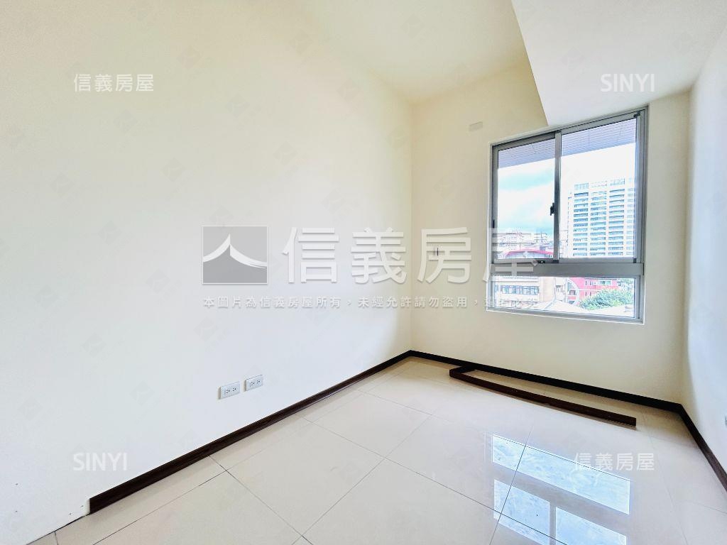 藍天白雲靜巷高樓三房房屋室內格局與周邊環境