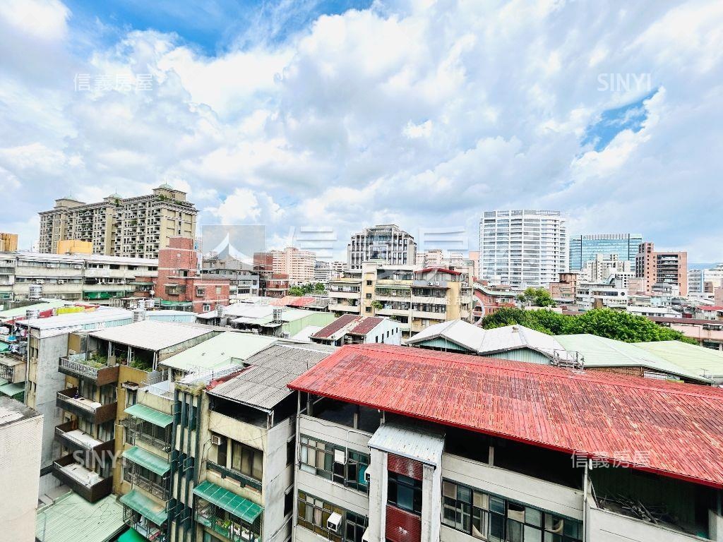 藍天白雲靜巷高樓三房房屋室內格局與周邊環境