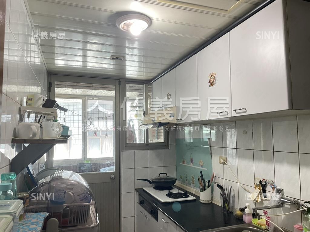 中正御品三房車位房屋室內格局與周邊環境