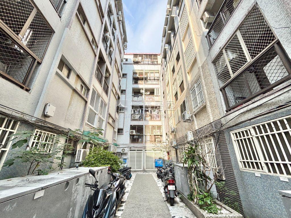 逢甲套房｜獨洗曬衛浴開窗房屋室內格局與周邊環境