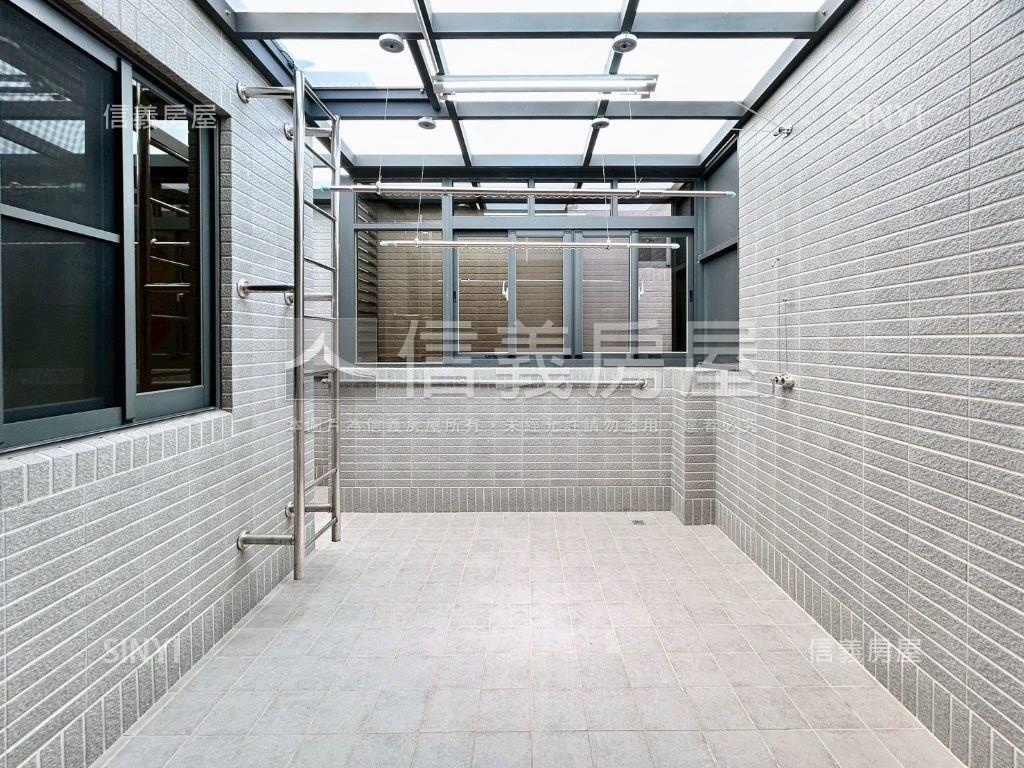 佑崧千匯臨路邊間透天別墅房屋室內格局與周邊環境