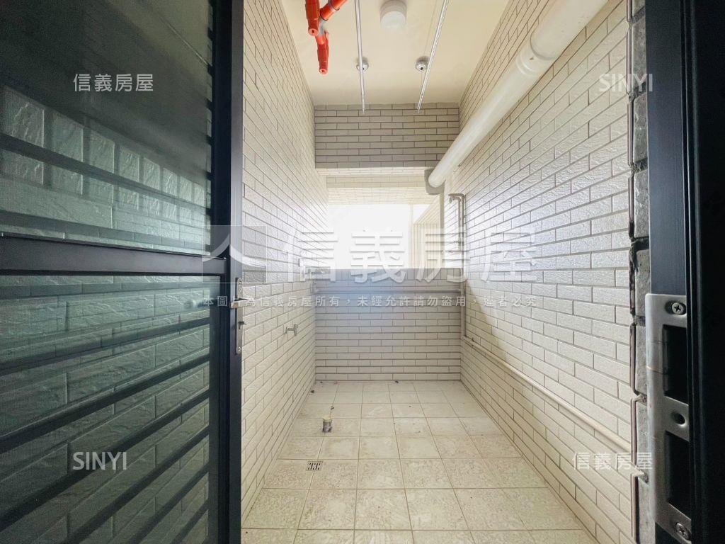 世界巨星高質感三房平車房屋室內格局與周邊環境