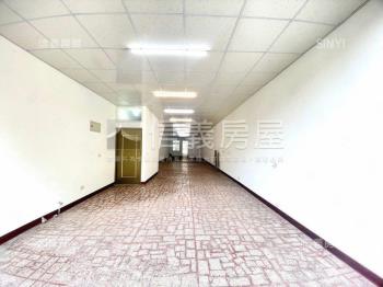 近運動中心透天店面