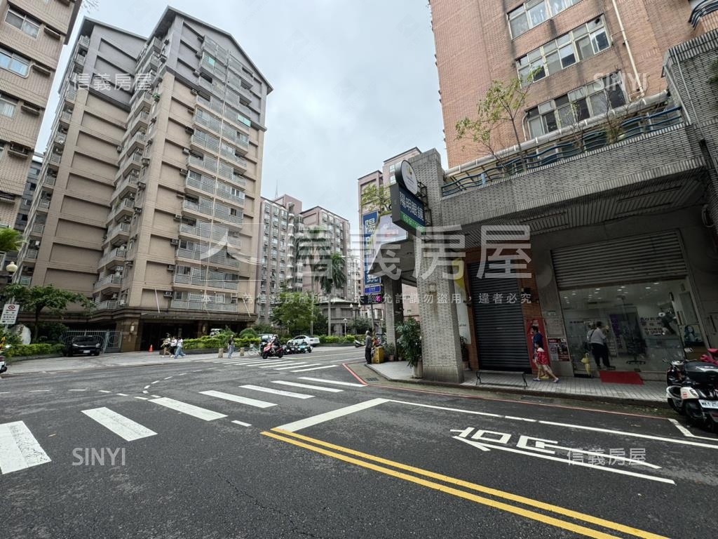 忠孝西路旁低總價店面房屋室內格局與周邊環境