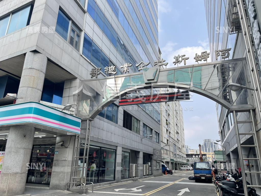 阿姆斯壯邊間採光辦公室房屋室內格局與周邊環境